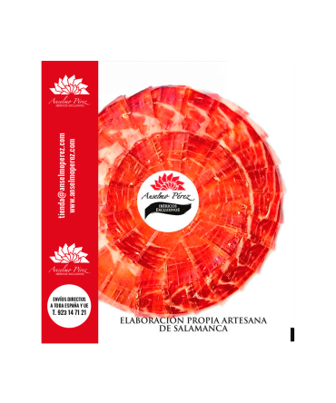 Affettato a mano di prosciutto di ghianda al 50% di razza iberica.